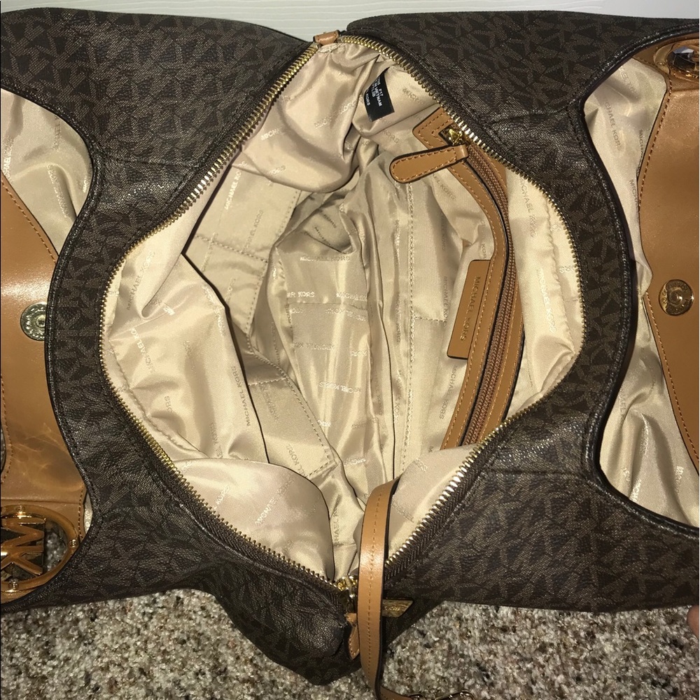 Michael Kors Handbag Barely Used - image 5